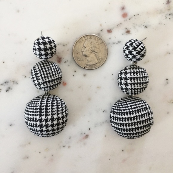 "Lizzie" Earrings || Black Houndstooth Bon Bon - Picture 4 of 9